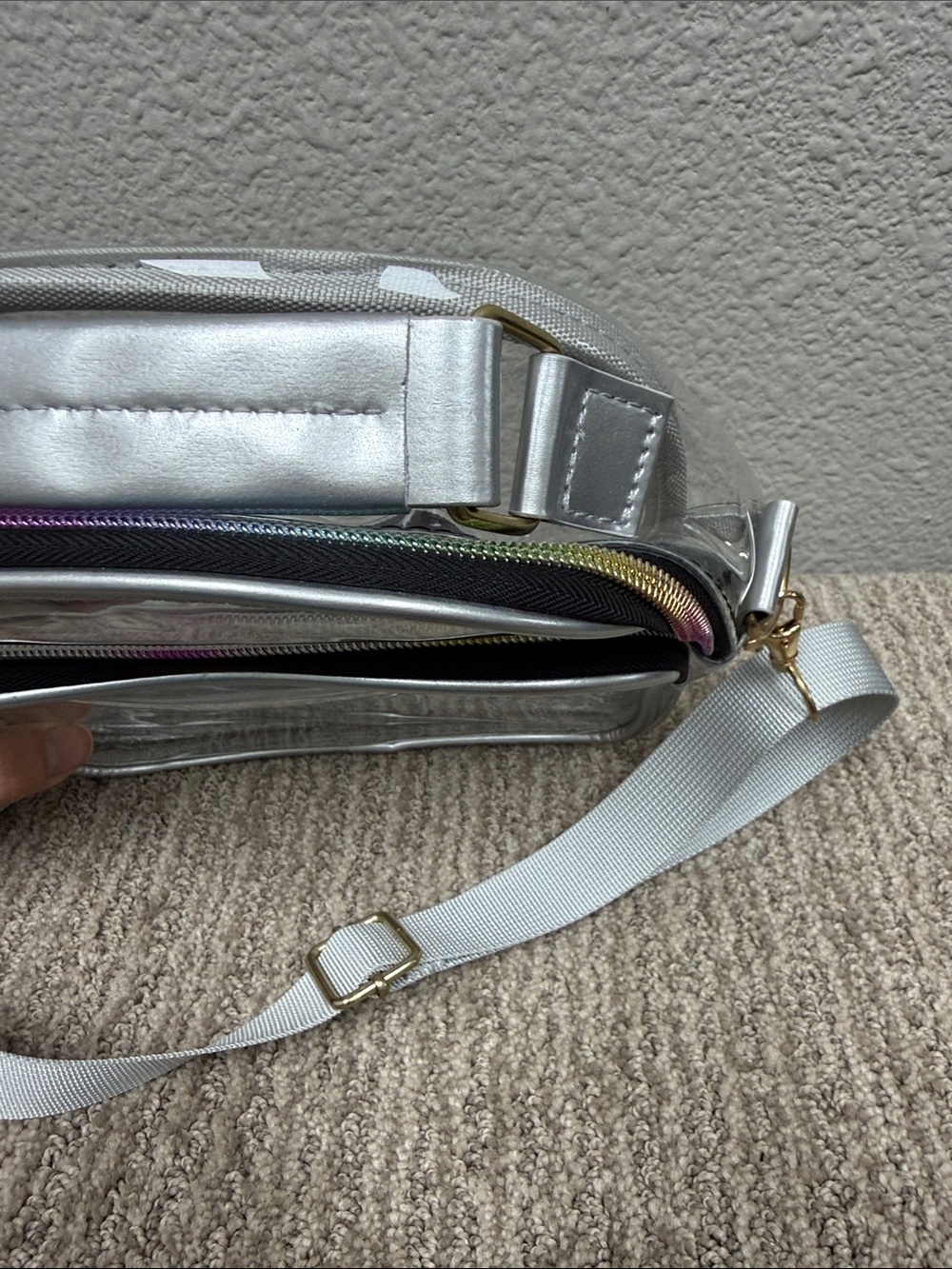 Source Unknown Clear Crossbody Bag with Silver Trim & Iridescent Rainbow Zip - Picture 3 of 6